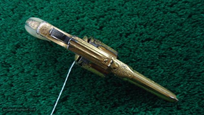 VERY ATTRACTIVE GOLD PLATED ENGRAVED SMITH & WESSON 32 DA 1ST MODEL HAND EJECT REVOLVER - Image 3 of 17