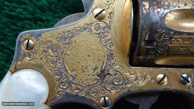 VERY ATTRACTIVE GOLD PLATED ENGRAVED SMITH & WESSON 32 DA 1ST MODEL HAND EJECT REVOLVER - Image 8 of 17