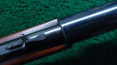 EARLY FIRST YEAR WINCHESTER DELUXE MODEL 1910 S.L. SEMI-AUTO RIFLE IN 401 CAL - Image 10 of 23