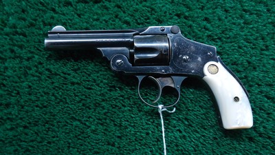 SMITH & WESSON SAFETY HAMMERLESS REVOLVER IN CALIBER 38 S & W WITH BOX - Image 2 of 18