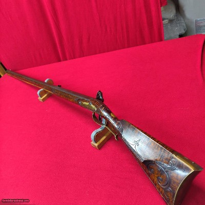 Jack Haugh custom built flintlock Bi Centennial rifle #34 with matching Tom White powder horn numbered to the rifle