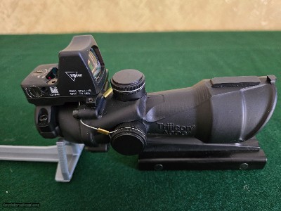 Trijicon ACOG 4x32 riflescope with Trijicon Reflex Dot and mount, excellent