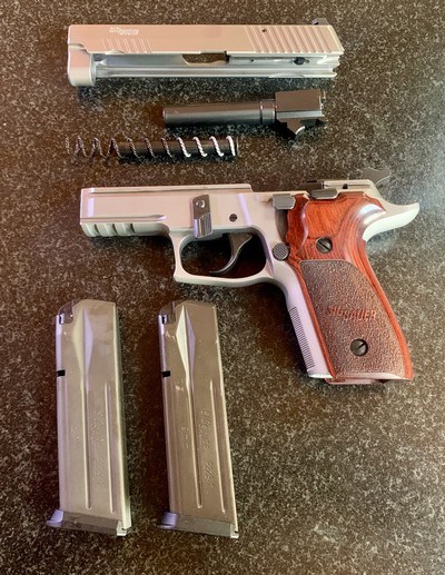 Sig Arms Classic P229 Elite Stainless in 9mm - Image 5 of 11