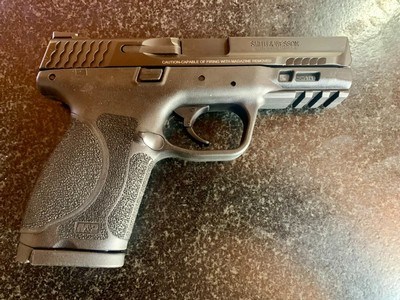 Smith & Wesson M&P-9 M2.0 Compact in 9mm, no Thumb Safety - Image 4 of 15