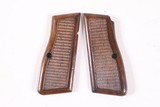 BROWNING HI POWER GRIPS - 1 of 2