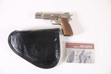 BROWNING HI POWER WITH EXTRAS ( NICKEL ) - 1 of 7