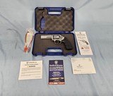 SMITH & WESSON 617-6 .22 L.R.