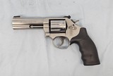 SMITH & WESSON 617-6 .22 L.R. - 2 of 8