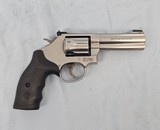 SMITH & WESSON 617-6 .22 L.R. - 3 of 8