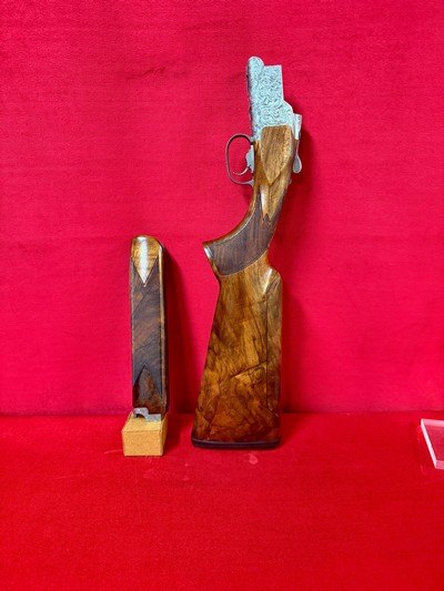 Browning B725 Medallion Limited Edition 32 inch 12 Gauge LIKE NEW - Image 6 of 12