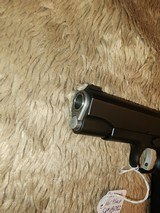 Dan Wesson Valor 1911 45 ACP - 10 of 12