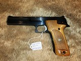 Smith &Wesson Model 422 22LR - 1 of 8
