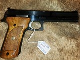 Smith &Wesson Model 422 22LR - 7 of 8