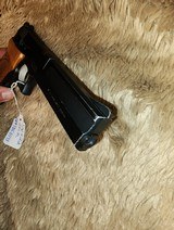 Smith &Wesson Model 422 22LR - 6 of 8