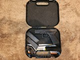 Glock G19 Gen3 9mm mint w 3 mags - 1 of 9