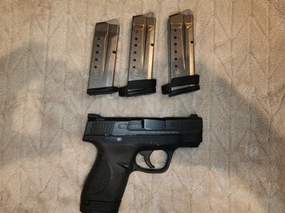 Smith & Wesson MP Shield 9mm w 3 mags - Image 3 of 9