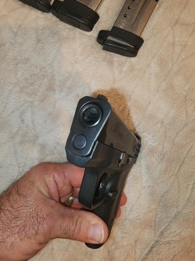 Smith & Wesson MP Shield 9mm w 3 mags - Image 6 of 9