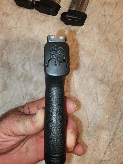 Smith & Wesson MP Shield 9mm w 3 mags - Image 4 of 9