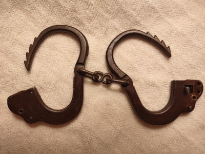 Hand cuffs, all steel, 1920 - Image 2 of 7