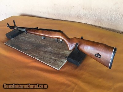 Mossberg Model 352KD
Semi
Auto .22 Rifle