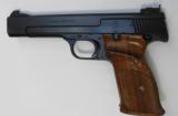 SMITH & WESSON MODEL 41,
22 CAL , NEW IN THE BOX - 1 of 6