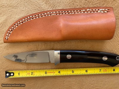 J. B. MOORE CUSTOM KNIFE, DROP POINT, BUFFALO HORN, NEW WITH SHEATH - Image 2 of 3