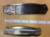 A COLLECTION OF 5 HAND MADE CUSTOM KNIVES BY AMERICAN MAKERS. - 8 of 10