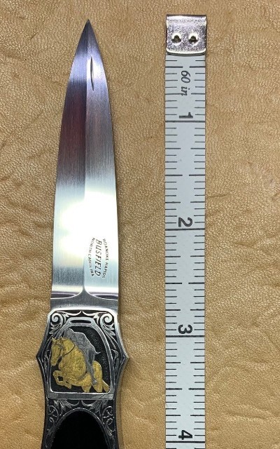 A COLLECTION OF 5 HAND MADE CUSTOM KNIVES BY AMERICAN MAKERS.