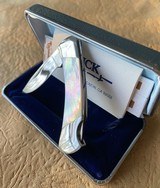 BUCK MOTHER OF PEARL LTD EDITION POCKET KNIFE - 3 of 4