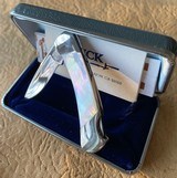 BUCK MOTHER OF PEARL LTD EDITION POCKET KNIFE - 2 of 4