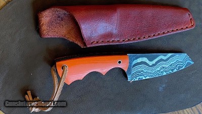 TEYKE SMALL FIXED BLADE, DAMASCUS,
3 FINGER ORANGE KNIFE, HAND MADE LEATHER SHEATH.