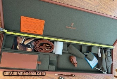 BROWNING LEATHER FITTED GUN CASE, WILL FIT 32" BARRELS, NEW