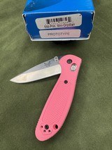 BENCHMADE 556 PINK MINI GRIPTILIAN PROTOTYPE AUGUST 2007, NEW IN BOX - 2 of 2