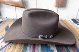 VERY NICE BROWN FELT STETSON COWBOY HAT from COLLECTING TEXAS – EXCELLENT CONDITION – SIZE: 7-1/8 with 4” BRIM