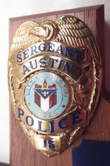 AUSTIN POLICE DEPT. ISSUED SMITH & WESSON MODEL 27-2 REVOLVER from COLLECTING TEXAS - .357 MAGNUM – RETIREMENT PLAQUE with BADGE INCLUDED - 22 of 23