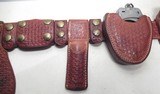 EL PASO SADDLERY MADE GUN RIG with SMITH & WESSON HANDCUFFS from COLLECTING TEXAS - 3 of 13