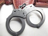 EL PASO SADDLERY MADE GUN RIG with SMITH & WESSON HANDCUFFS from COLLECTING TEXAS - 11 of 13