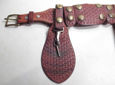 EL PASO SADDLERY MADE GUN RIG with SMITH & WESSON HANDCUFFS from COLLECTING TEXAS - Image 2 of 13