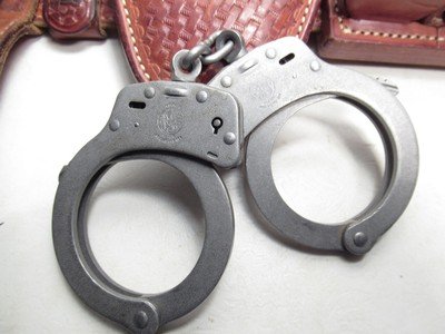 EL PASO SADDLERY MADE GUN RIG with SMITH & WESSON HANDCUFFS from COLLECTING TEXAS - Image 11 of 13