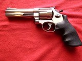 S&W
model 629-4  Classic .44 mag 5"  Pre-Lock,
Like New - 2 of 8