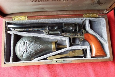 Colt 1971 Robert E. Lee and Ulysses S. Grant Commemorative Black Powder Pistol Set. - Image 6 of 8