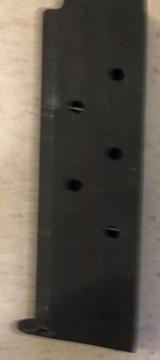 WTS: Colt Commercial 1911 sold to the Argentine Navy in 1925. Good overall condition with Navy issue and property marks on frame and barrel - 7 of 7