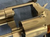 WTS: Smith & Wesson 686 with rare Factory Finger Grove grips. 6