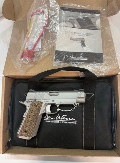 WTS:Dan Wesson Specialist Commander .45ACP LNIB - Image 1 of 9
