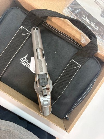 WTS:Dan Wesson Specialist Commander .45ACP LNIB - Image 3 of 9