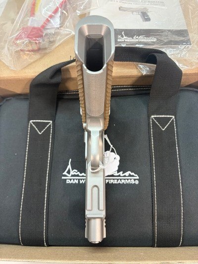 WTS:Dan Wesson Specialist Commander .45ACP LNIB - Image 4 of 9