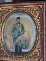 Rare 1/6 plate US Civil War Drummer with eagle drum Ambrotype - 1 of 3