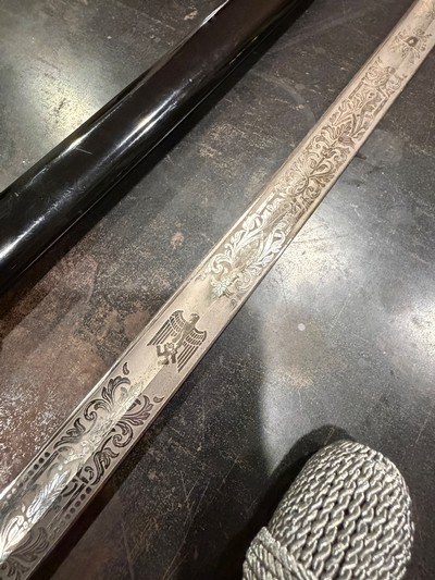 Rare Minty German WW2 Officers Sword with engraved presentation on both sides - Image 2 of 4