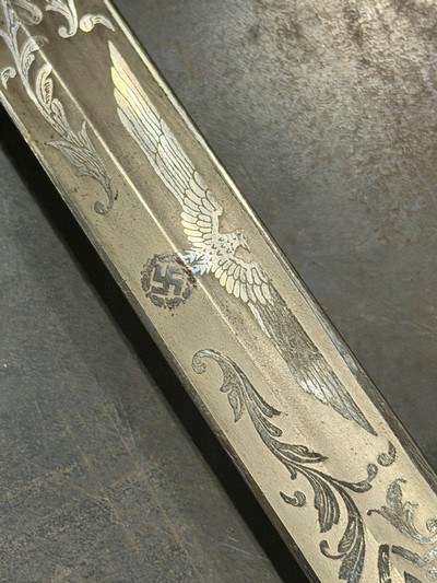 Rare Minty German WW2 Officers Sword with engraved presentation on both sides - Image 3 of 4