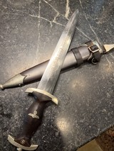 RARE SS EM DAGGER MFG. RICHARD HERDER WITH SS SPORTSCHULE 1934 ENHANCED BLADE - Image 5 of 13